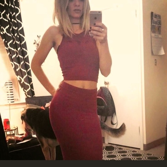 BCBG TWO PIECE SUPER STRETCH VERY FLATTERING WON ONCE SIZE small - Picture 1 of 1